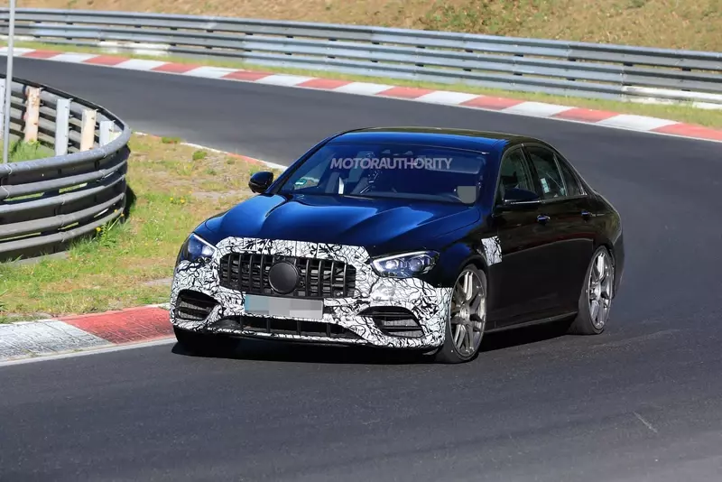 Spy shots and video of the 2021 Mercedes-AMG E63.