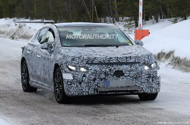 A spy shot of the 2022 Mercedes-Benz EQE