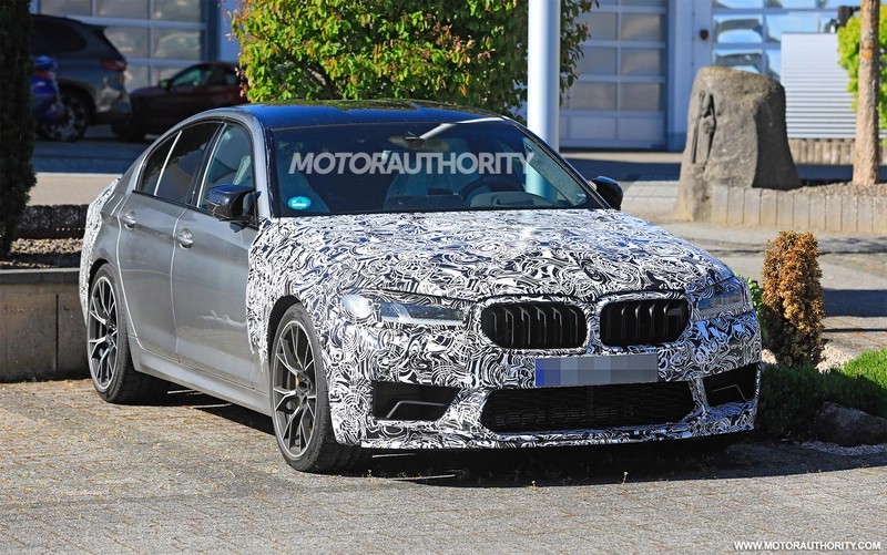 Spy shot of the 2021 BMW M5 CS