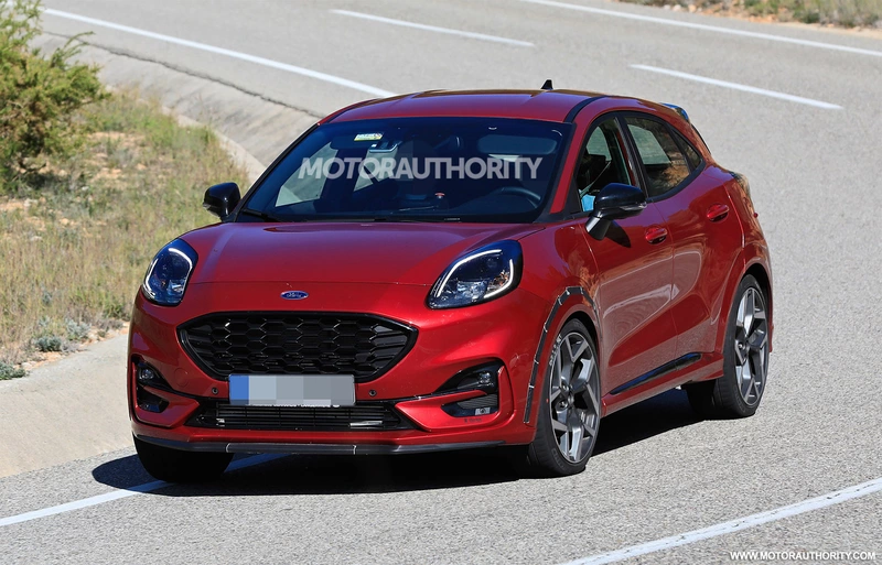 Spy shots and video of the 2020 Ford Puma ST