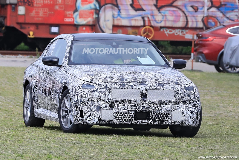 Spy shots of the 2022 BMW 2 Series.