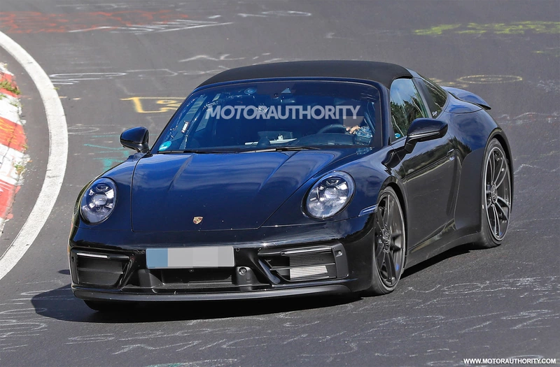 A spy shot of the 2021 Porsche 911 Targa 4 GTS: a new variant of open-top sports fun.