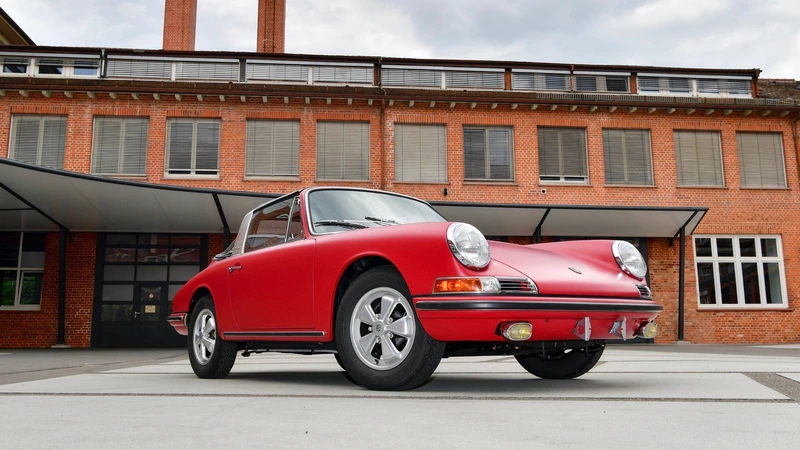 Porsche has undertaken a three-year restoration of a 1967 911 S Targa.