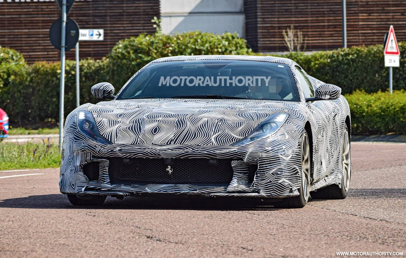 2022 Spy shots of the Ferrari 812 GTO (Speciale version): the swan song of the upcoming 812 model