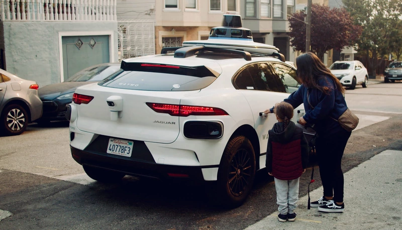 Waymo's self-driving cars are starting to drive in San Francisco.