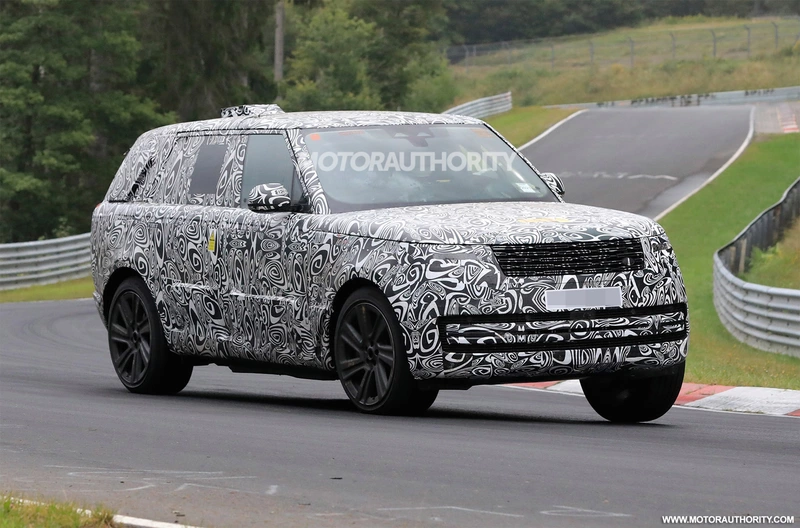 Spy shots and video of the 2023 Land Rover Range Rover: familiar look despite new platform