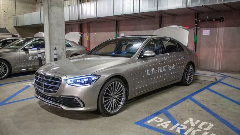 Mercedes-Benz is testing the Drive Pilot automatic parking and hands-free system in the United States.