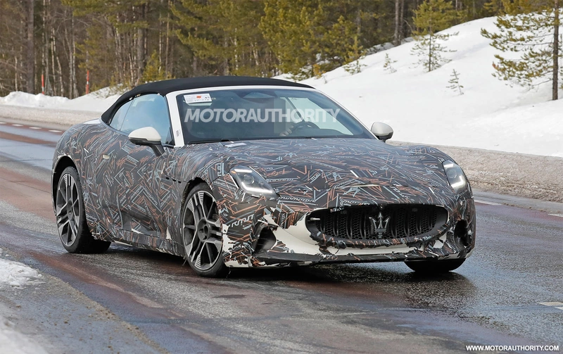 Spy shot of the 2024 Maserati GranCabrio Folgore