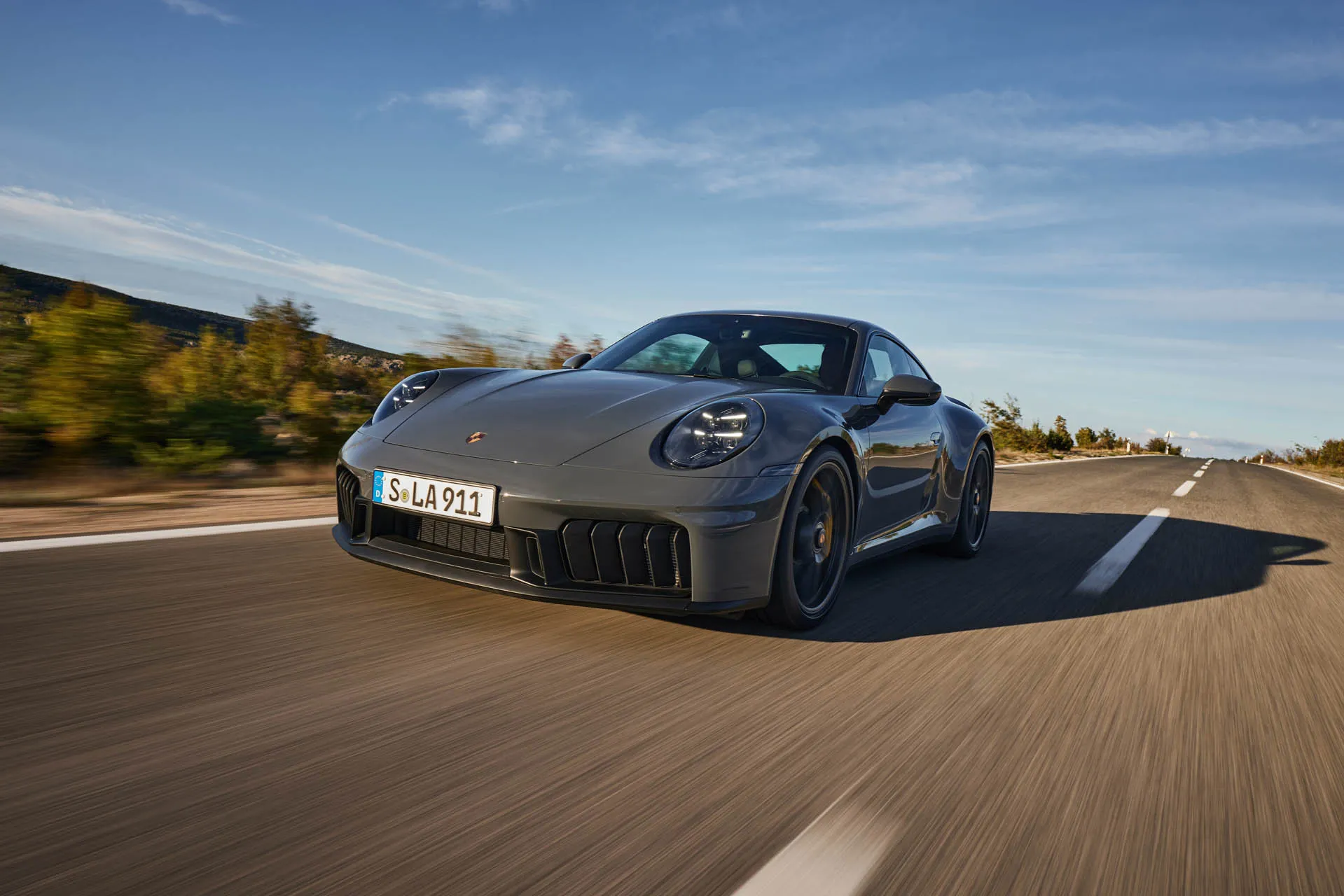 2025 Porsche 911 enters the hybrid era