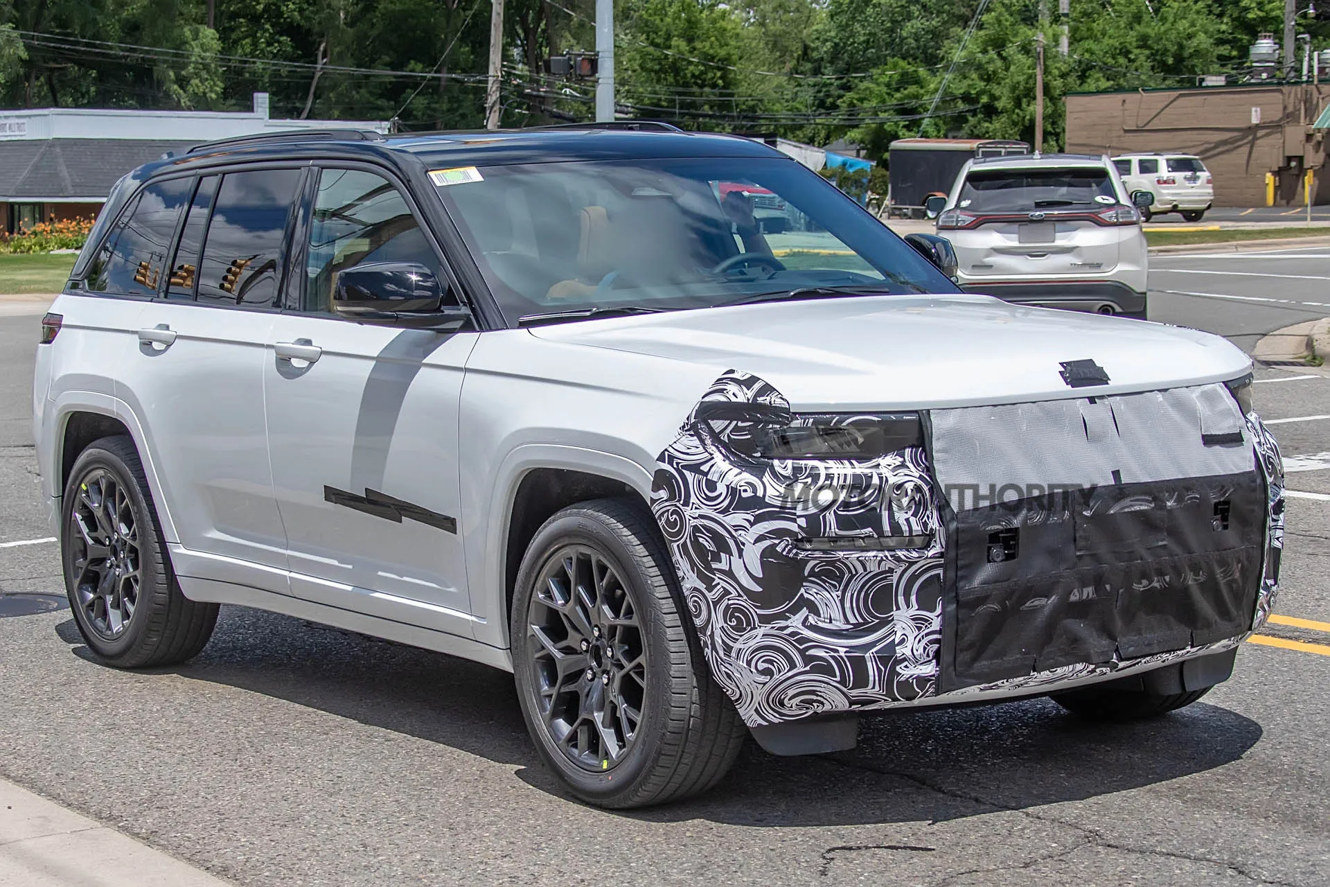 2026 Jeep Grand Cherokee spy shots