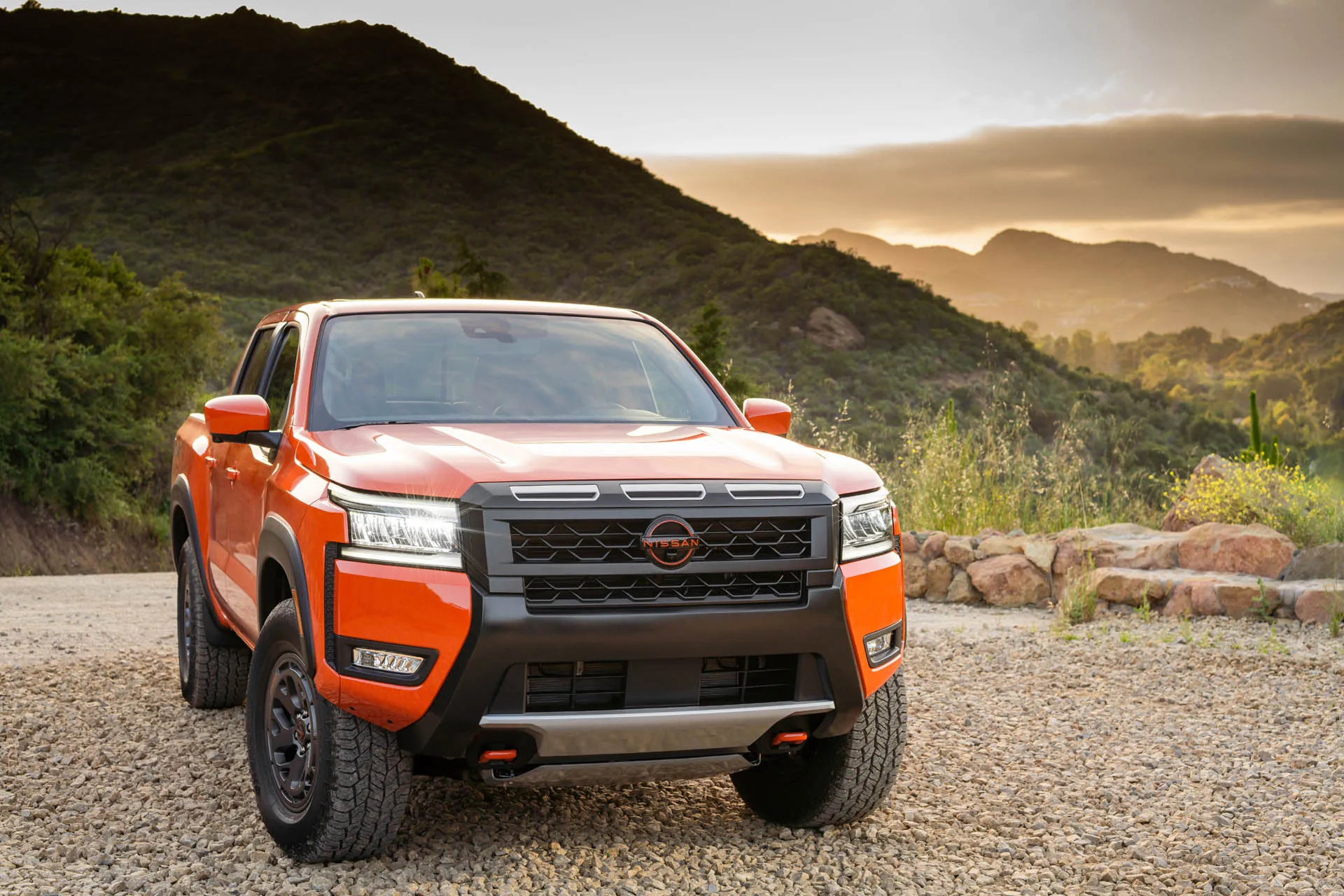 2025 Nissan Frontier, redesigned exterior, 6-foot bed available for $33,560