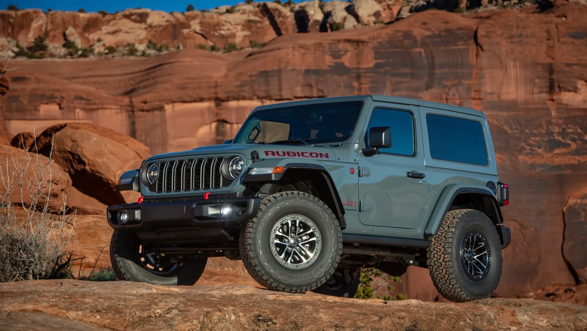 2025 Jeep Wrangler holds the manual and gets a small price bump